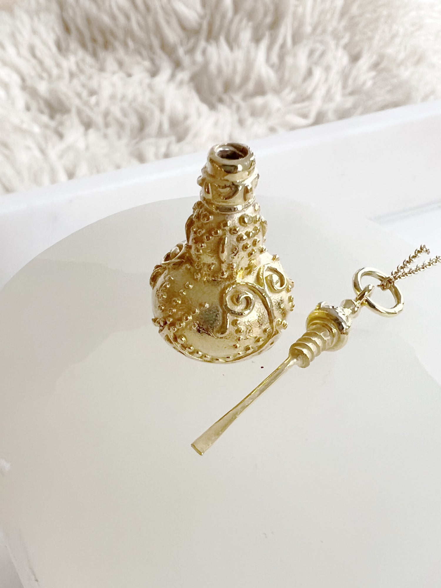 Perfume Bottle Charm Bracelet - Vintage Perfume Bottle Necklace | Sweet  Romance – Sweet Romance Jewelry